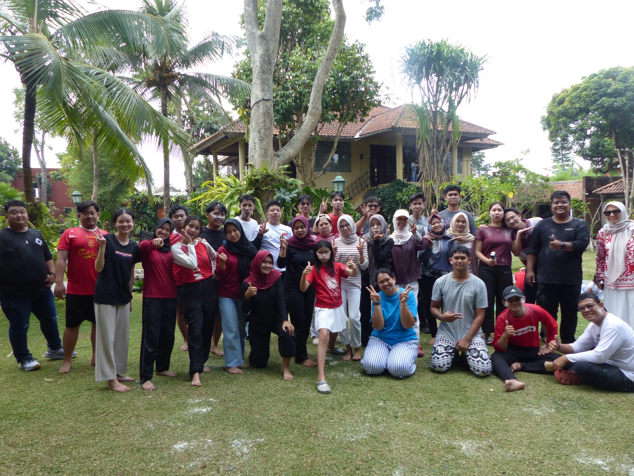 Membangun Sinergi dan Solidaritas: PT Indra Group Outbound di Kayu Arum Salatiga Bersama Mbarep Tour and Travel